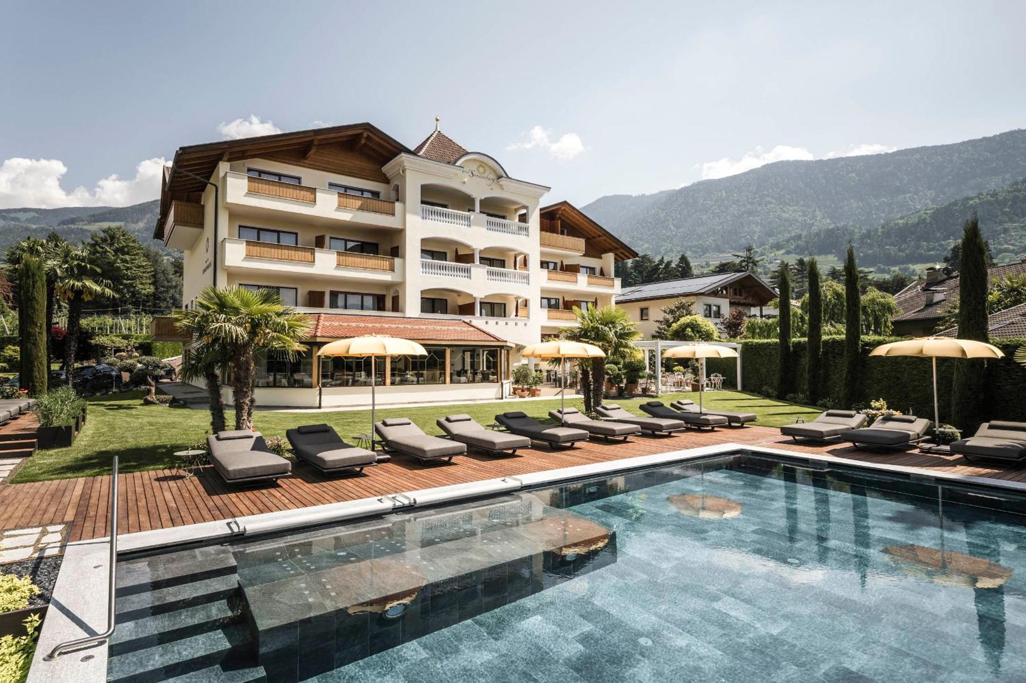 Hotel Sonnenburg Merano Exteriör bild