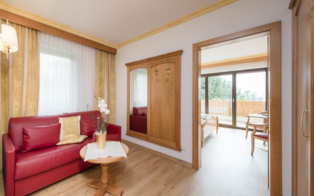 Hotel Sonnenburg Merano Rum bild