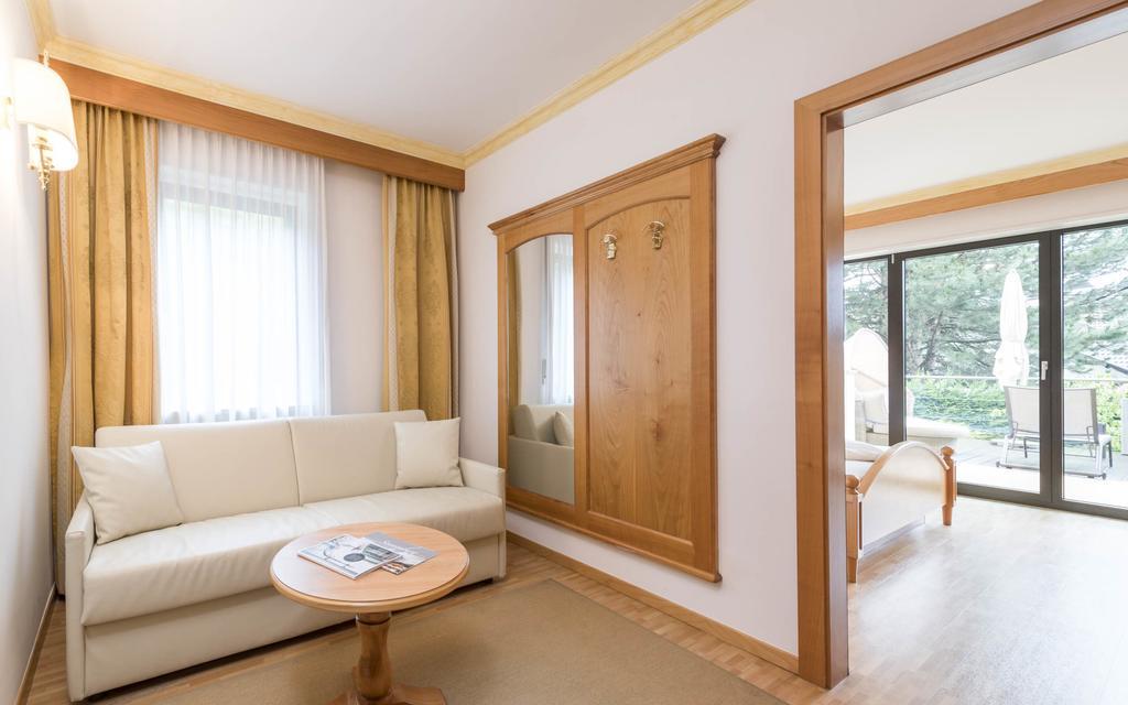 Hotel Sonnenburg Merano Rum bild