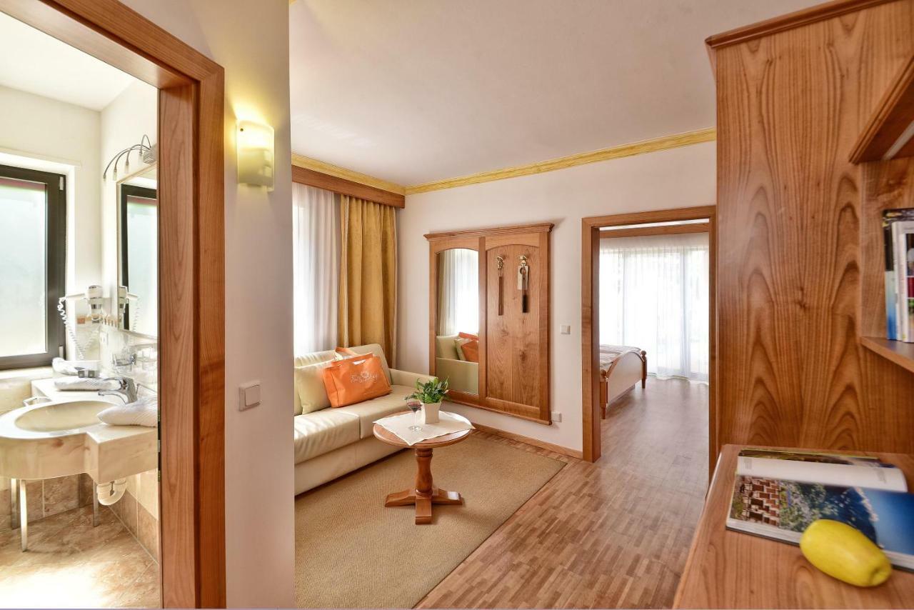 Hotel Sonnenburg Merano Exteriör bild